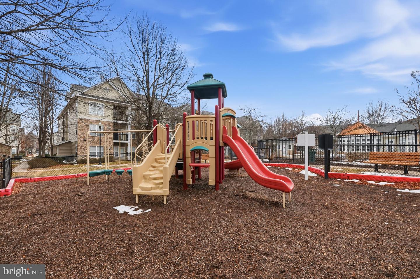 5105 TRAVIS EDWARD WAY #G, CENTREVILLE, Virginia 20120, 2 Bedrooms Bedrooms, ,2 BathroomsBathrooms,Residential,For sale,5105 TRAVIS EDWARD WAY #G,VAFX2291092 MLS # VAFX2291092