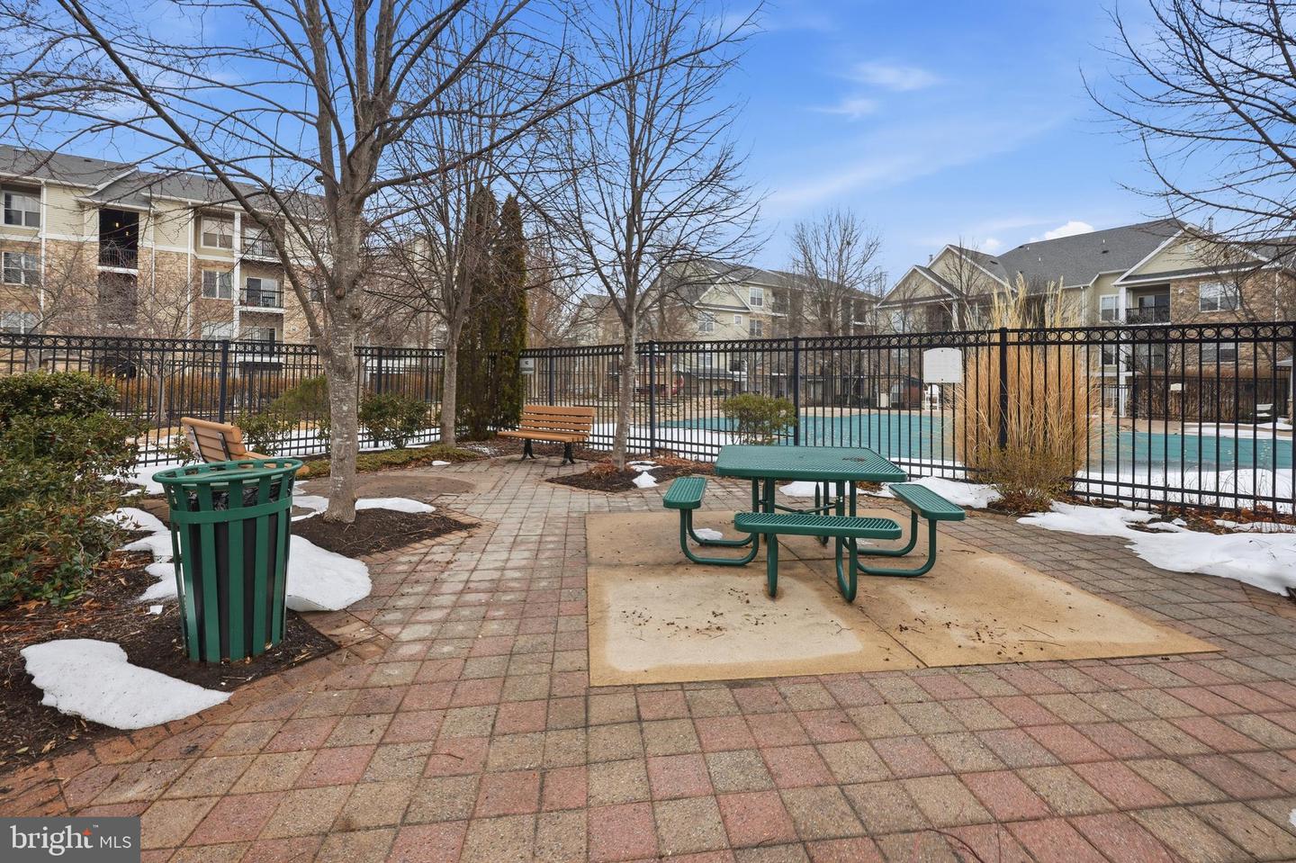 5105 TRAVIS EDWARD WAY #G, CENTREVILLE, Virginia 20120, 2 Bedrooms Bedrooms, ,2 BathroomsBathrooms,Residential,For sale,5105 TRAVIS EDWARD WAY #G,VAFX2291092 MLS # VAFX2291092