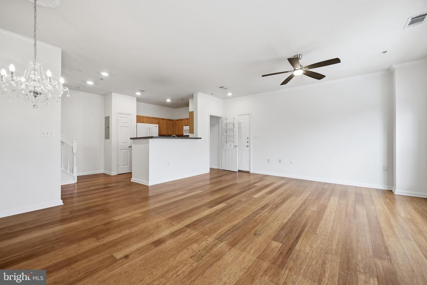 5105 TRAVIS EDWARD WAY #G, CENTREVILLE, Virginia 20120, 2 Bedrooms Bedrooms, ,2 BathroomsBathrooms,Residential,For sale,5105 TRAVIS EDWARD WAY #G,VAFX2291092 MLS # VAFX2291092