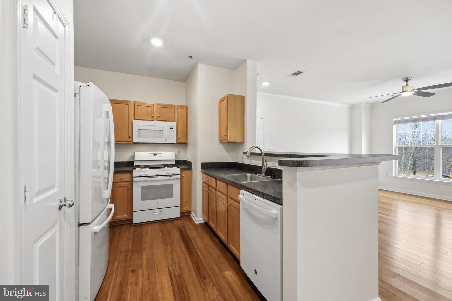 5105 TRAVIS EDWARD WAY #G, CENTREVILLE, Virginia 20120, 2 Bedrooms Bedrooms, ,2 BathroomsBathrooms,Residential,For sale,5105 TRAVIS EDWARD WAY #G,VAFX2291092 MLS # VAFX2291092