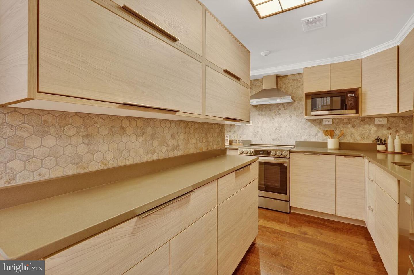 505 H ST SW, WASHINGTON, District Of Columbia 20024, 4 Bedrooms Bedrooms, 11 Rooms Rooms,3 BathroomsBathrooms,Residential,For sale,505 H ST SW,DCDC2246264 MLS # DCDC2246264