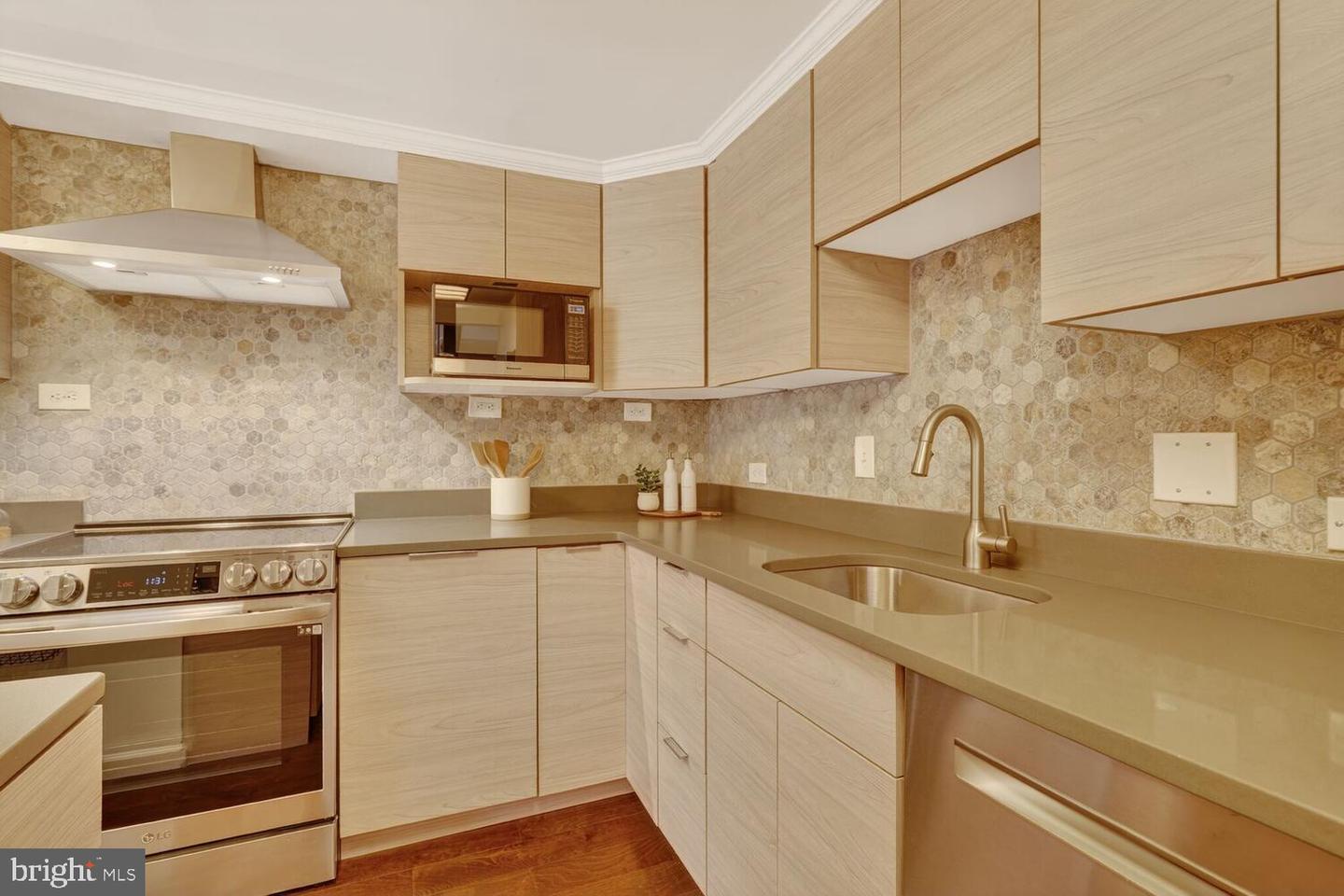 505 H ST SW, WASHINGTON, District Of Columbia 20024, 4 Bedrooms Bedrooms, 11 Rooms Rooms,3 BathroomsBathrooms,Residential,For sale,505 H ST SW,DCDC2246264 MLS # DCDC2246264