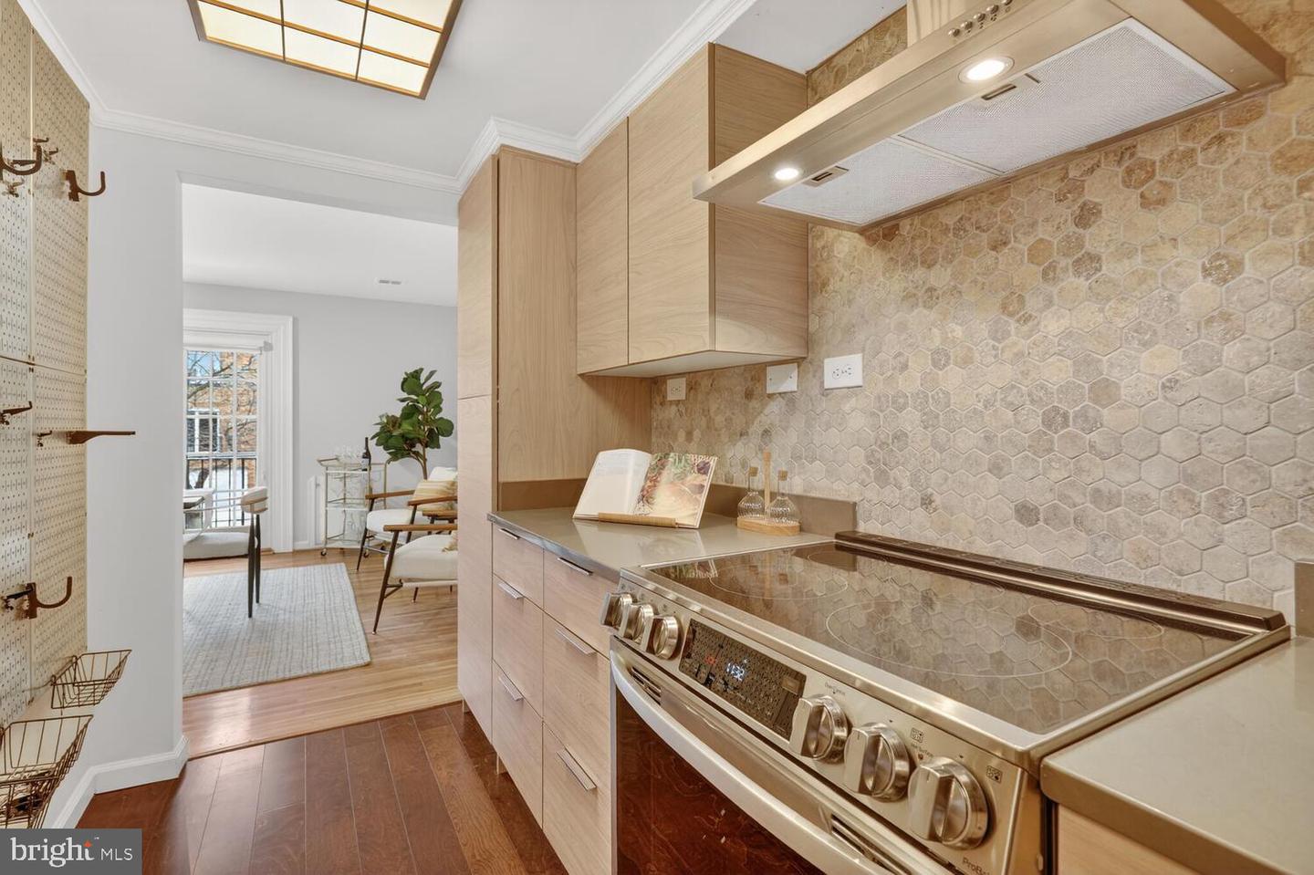 505 H ST SW, WASHINGTON, District Of Columbia 20024, 4 Bedrooms Bedrooms, 11 Rooms Rooms,3 BathroomsBathrooms,Residential,For sale,505 H ST SW,DCDC2246264 MLS # DCDC2246264