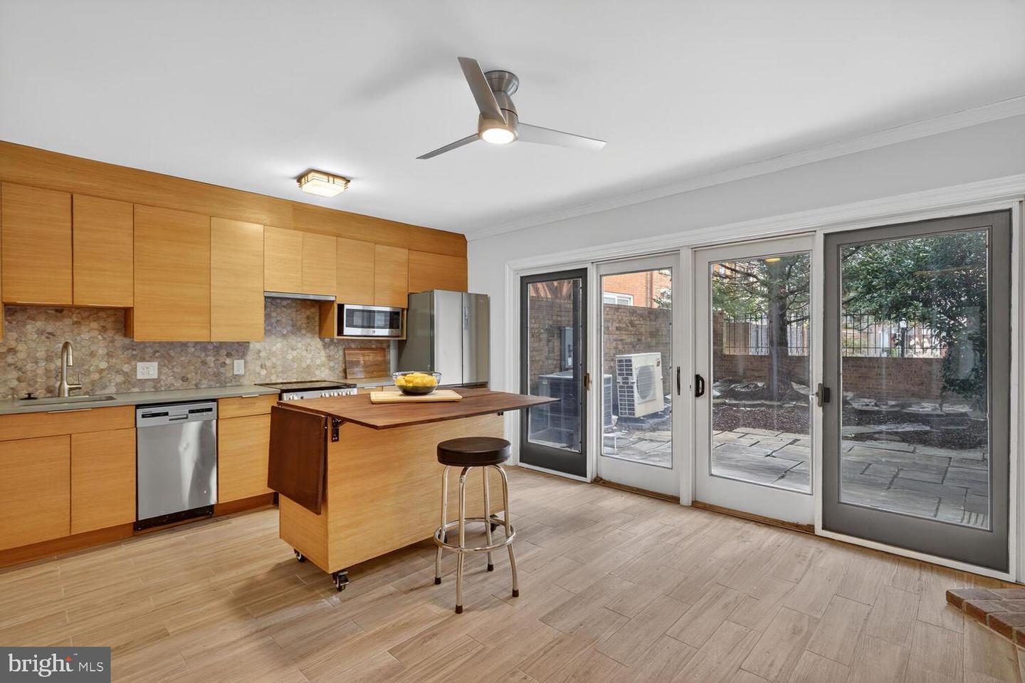 505 H ST SW, WASHINGTON, District Of Columbia 20024, 4 Bedrooms Bedrooms, 11 Rooms Rooms,3 BathroomsBathrooms,Residential,For sale,505 H ST SW,DCDC2246264 MLS # DCDC2246264