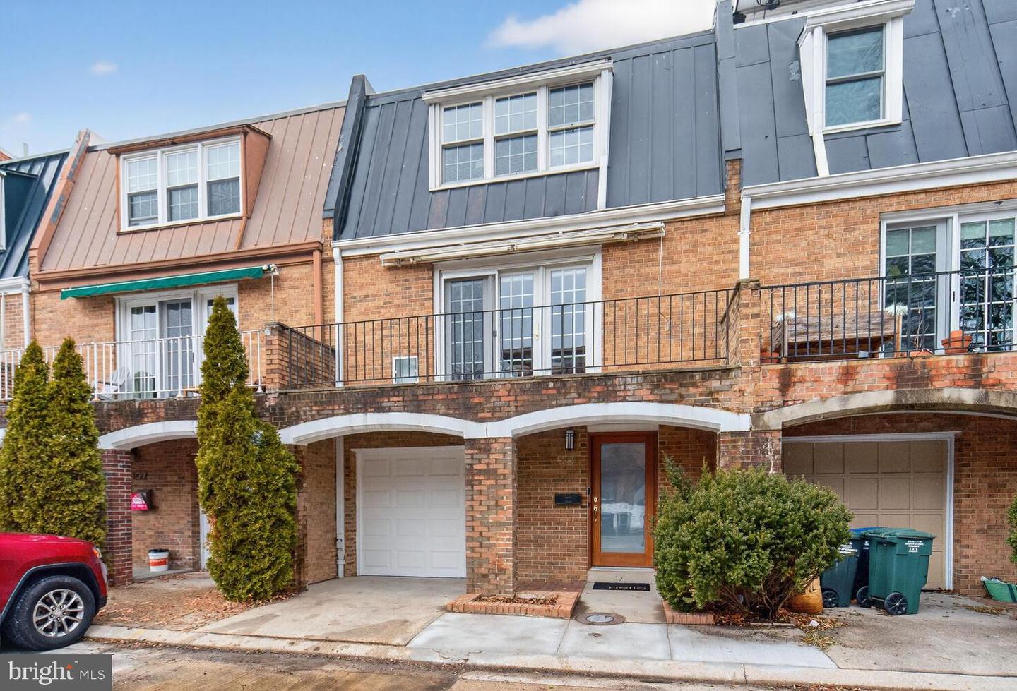 505 H ST SW, WASHINGTON, District Of Columbia 20024, 4 Bedrooms Bedrooms, 11 Rooms Rooms,3 BathroomsBathrooms,Residential,For sale,505 H ST SW,DCDC2246264 MLS # DCDC2246264