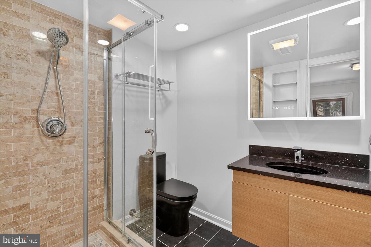 505 H ST SW, WASHINGTON, District Of Columbia 20024, 4 Bedrooms Bedrooms, 11 Rooms Rooms,3 BathroomsBathrooms,Residential,For sale,505 H ST SW,DCDC2246264 MLS # DCDC2246264