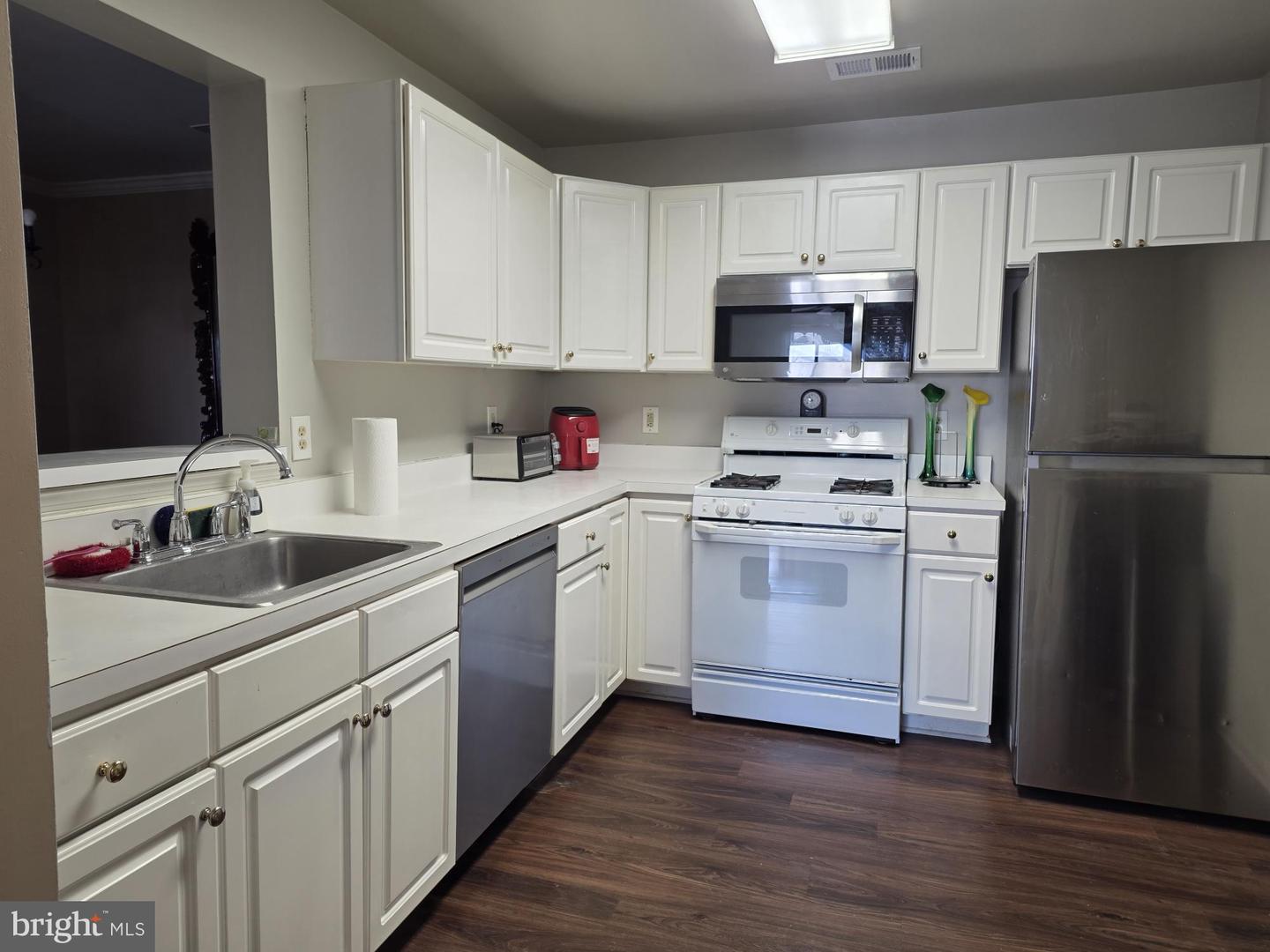 1037 GARDENVIEW LOOP #302, WOODBRIDGE, Virginia 22191, 2 Bedrooms Bedrooms, ,2 BathroomsBathrooms,Residential,For sale,1037 GARDENVIEW LOOP #302,VAPW2112504 MLS # VAPW2112504