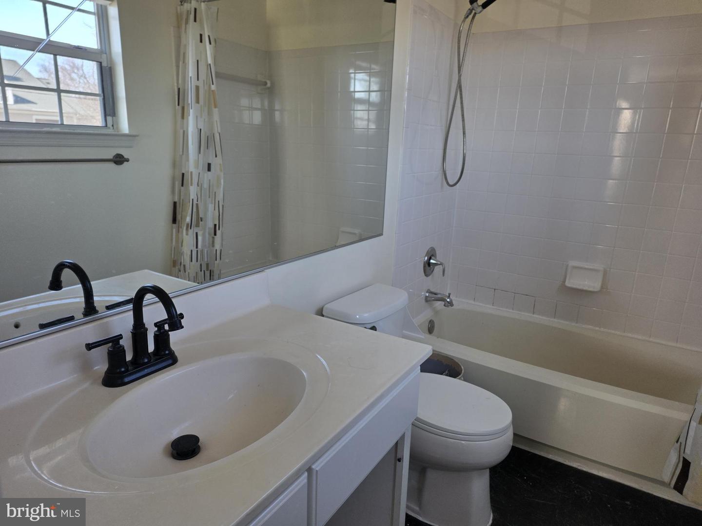 1037 GARDENVIEW LOOP #302, WOODBRIDGE, Virginia 22191, 2 Bedrooms Bedrooms, ,2 BathroomsBathrooms,Residential,For sale,1037 GARDENVIEW LOOP #302,VAPW2112504 MLS # VAPW2112504