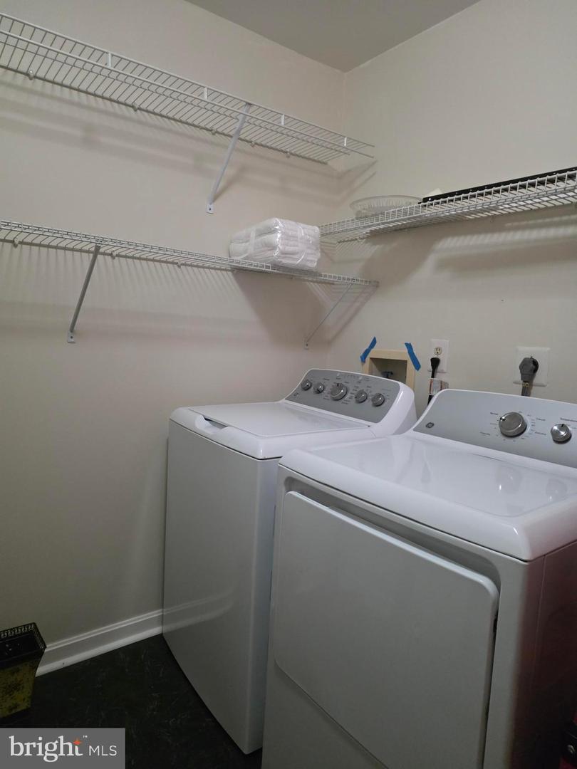 1037 GARDENVIEW LOOP #302, WOODBRIDGE, Virginia 22191, 2 Bedrooms Bedrooms, ,2 BathroomsBathrooms,Residential,For sale,1037 GARDENVIEW LOOP #302,VAPW2112504 MLS # VAPW2112504