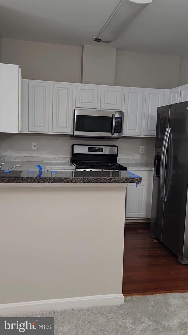 4144 FOUNTAINSIDE LN #102, FAIRFAX, Virginia 22030, 2 Bedrooms Bedrooms, 6 Rooms Rooms,2 BathroomsBathrooms,Residential,For sale,4144 FOUNTAINSIDE LN #102,VAFX2291246 MLS # VAFX2291246