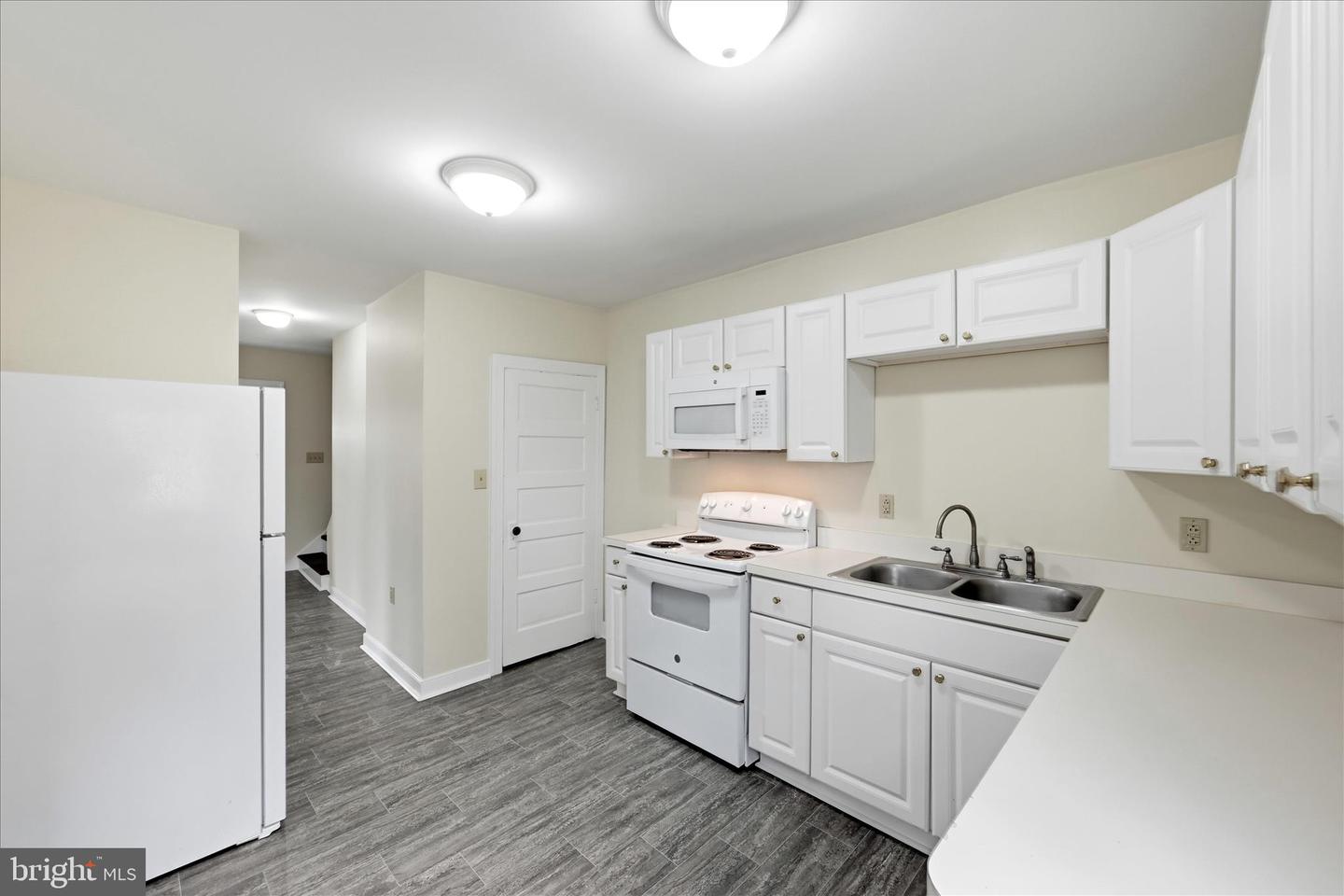 106 W SOUTHWERK ST, WINCHESTER, Virginia 22601, 3 Bedrooms Bedrooms, ,1 BathroomBathrooms,Residential,For sale,106 W SOUTHWERK ST,VAWI2009996 MLS # VAWI2009996