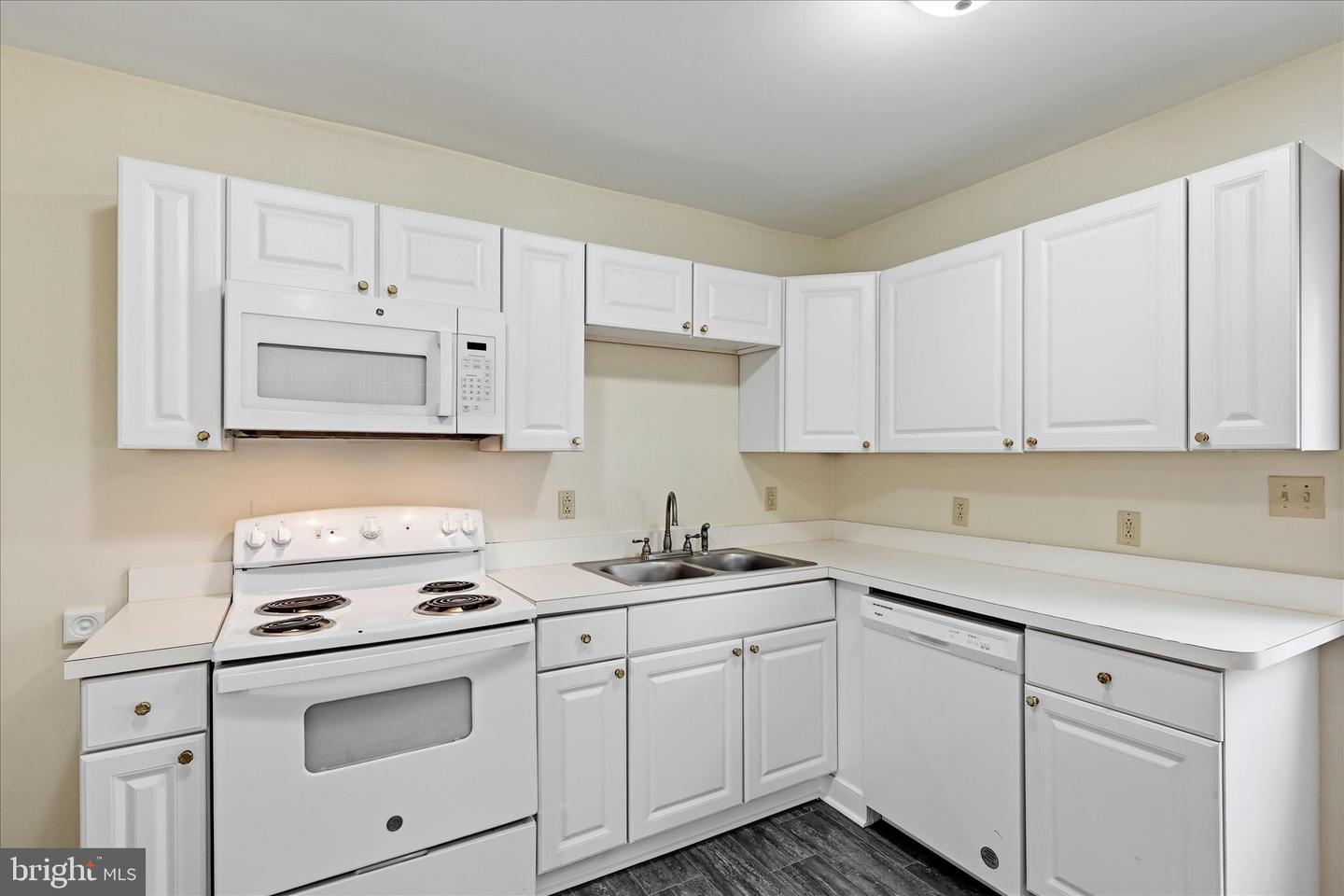 106 W SOUTHWERK ST, WINCHESTER, Virginia 22601, 3 Bedrooms Bedrooms, ,1 BathroomBathrooms,Residential,For sale,106 W SOUTHWERK ST,VAWI2009996 MLS # VAWI2009996