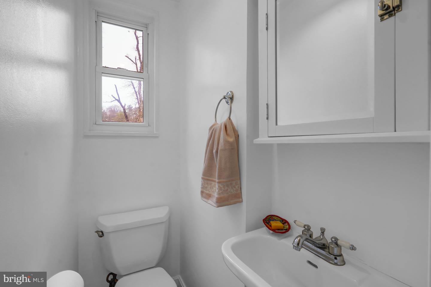 110 E TAYLOR RUN PKWY, ALEXANDRIA, Virginia 22314, 3 Bedrooms Bedrooms, ,2 BathroomsBathrooms,Residential,For sale,110 E TAYLOR RUN PKWY,VAAX2054234 MLS # VAAX2054234