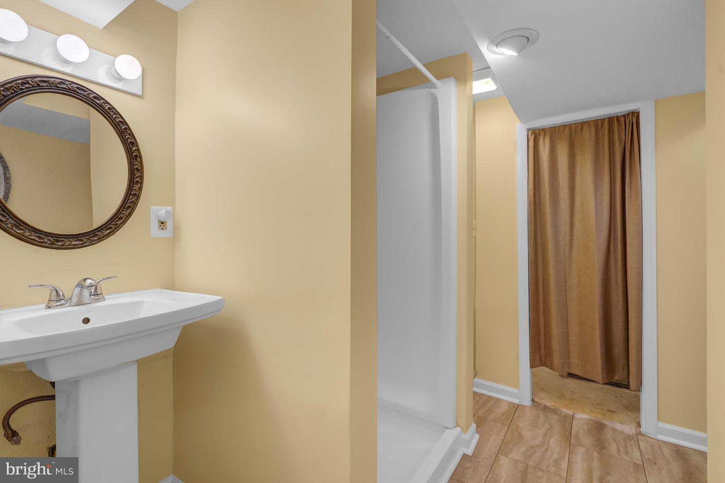 110 E TAYLOR RUN PKWY, ALEXANDRIA, Virginia 22314, 3 Bedrooms Bedrooms, ,2 BathroomsBathrooms,Residential,For sale,110 E TAYLOR RUN PKWY,VAAX2054234 MLS # VAAX2054234