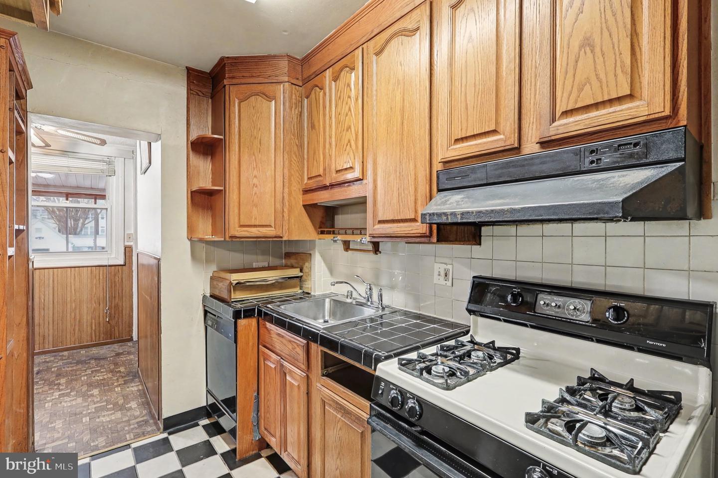 637 HAMILTON ST NW, WASHINGTON, District Of Columbia 20011, 2 Bedrooms Bedrooms, 4 Rooms Rooms,2 BathroomsBathrooms,Residential,For sale,637 HAMILTON ST NW,DCDC2246528 MLS # DCDC2246528