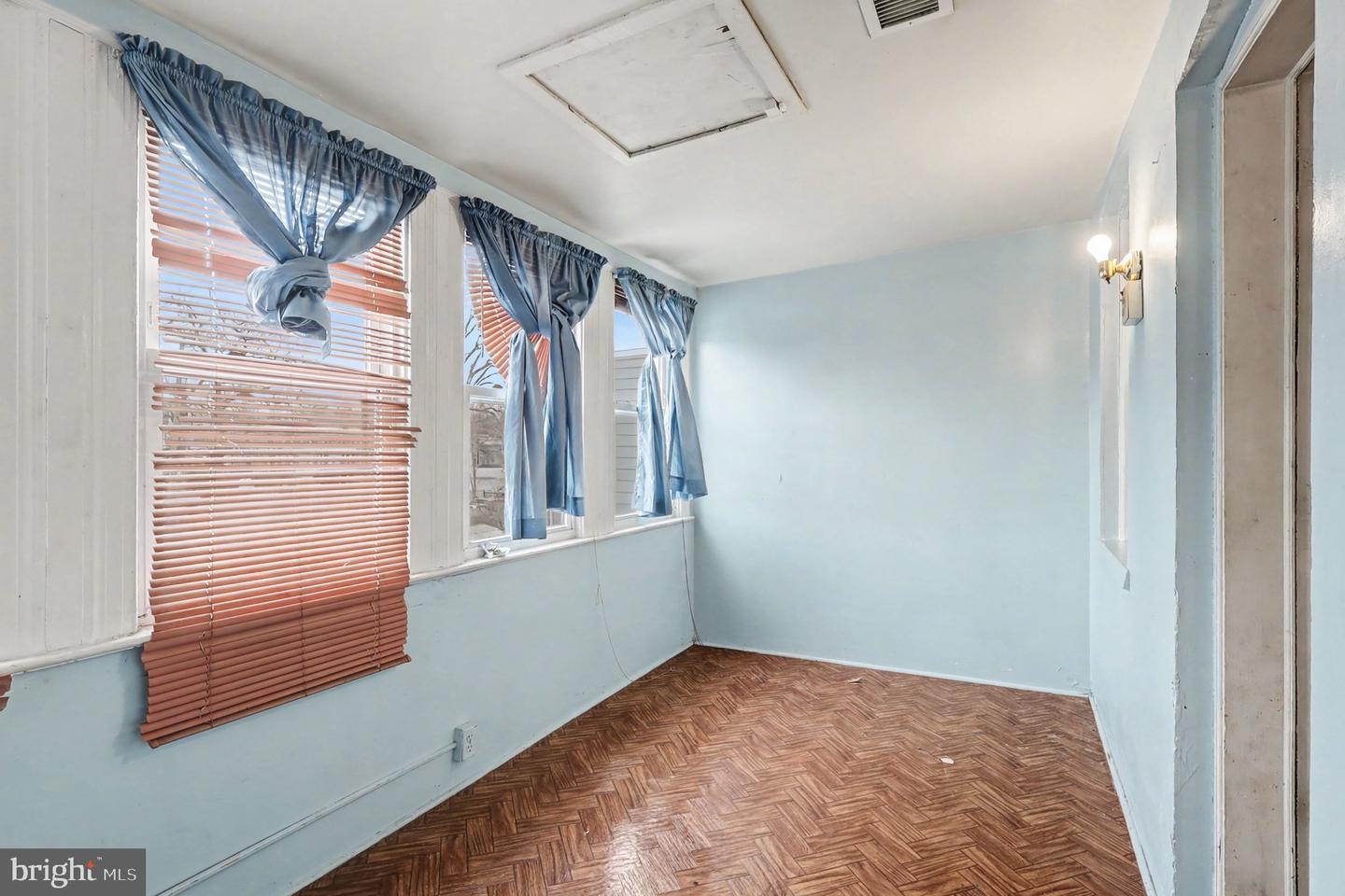 637 HAMILTON ST NW, WASHINGTON, District Of Columbia 20011, 2 Bedrooms Bedrooms, 4 Rooms Rooms,2 BathroomsBathrooms,Residential,For sale,637 HAMILTON ST NW,DCDC2246528 MLS # DCDC2246528