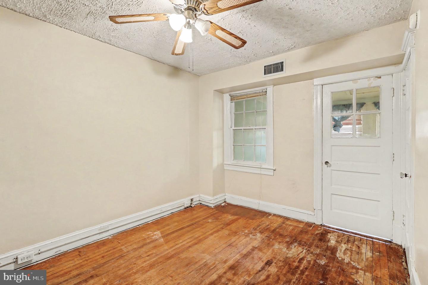 637 HAMILTON ST NW, WASHINGTON, District Of Columbia 20011, 2 Bedrooms Bedrooms, 4 Rooms Rooms,2 BathroomsBathrooms,Residential,For sale,637 HAMILTON ST NW,DCDC2246528 MLS # DCDC2246528