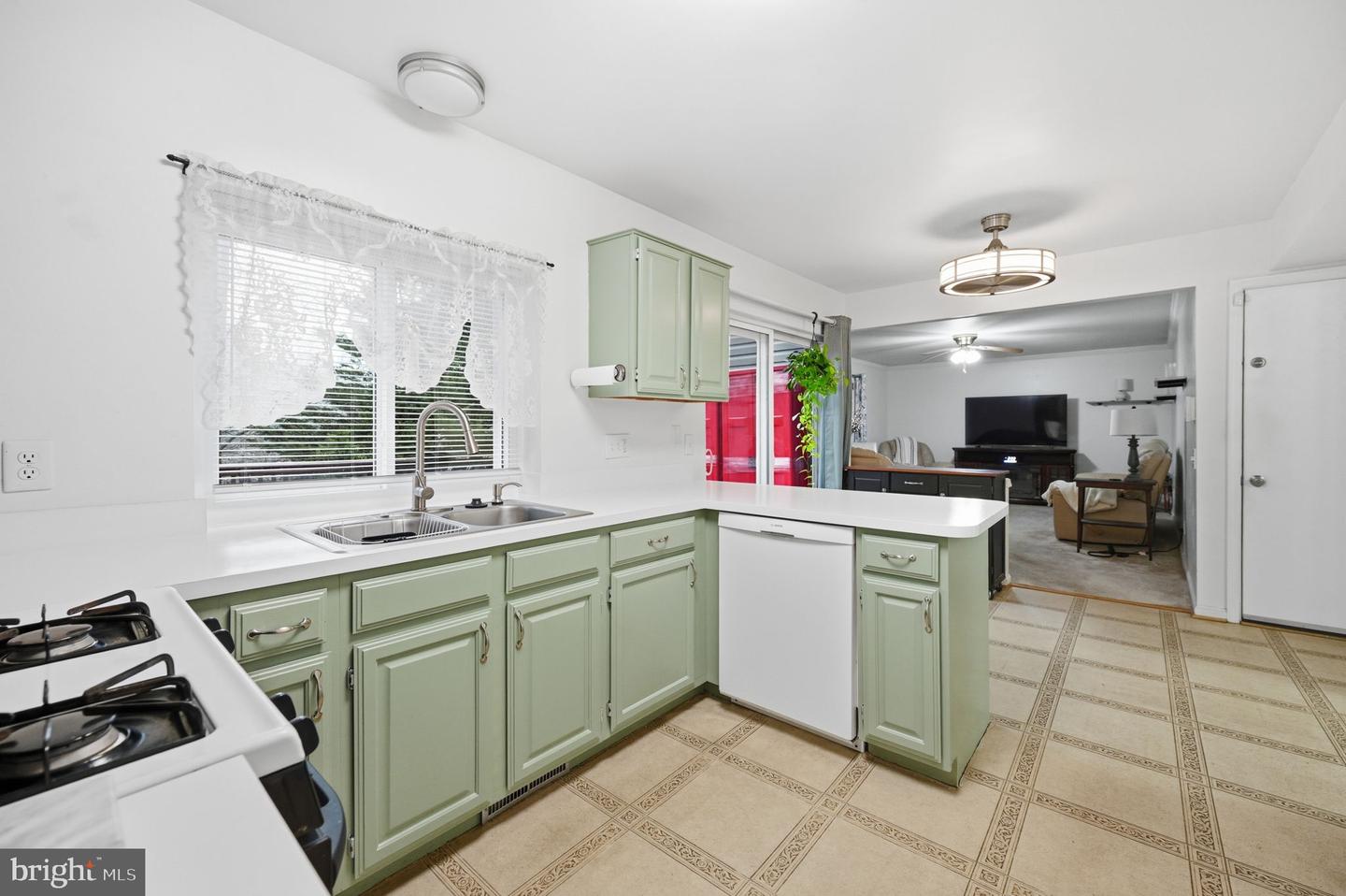 5905 VISTA CT, FREDERICKSBURG, Virginia 22407, 3 Bedrooms Bedrooms, ,2 BathroomsBathrooms,Residential,For sale,5905 VISTA CT,VASP2039318 MLS # VASP2039318