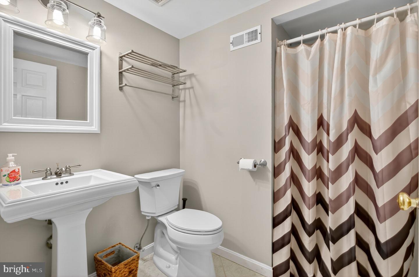 18687 DRUMMOND PL, LEESBURG, Virginia 20176, 4 Bedrooms Bedrooms, ,3 BathroomsBathrooms,Residential,For sale,18687 DRUMMOND PL,VALO2116024 MLS # VALO2116024