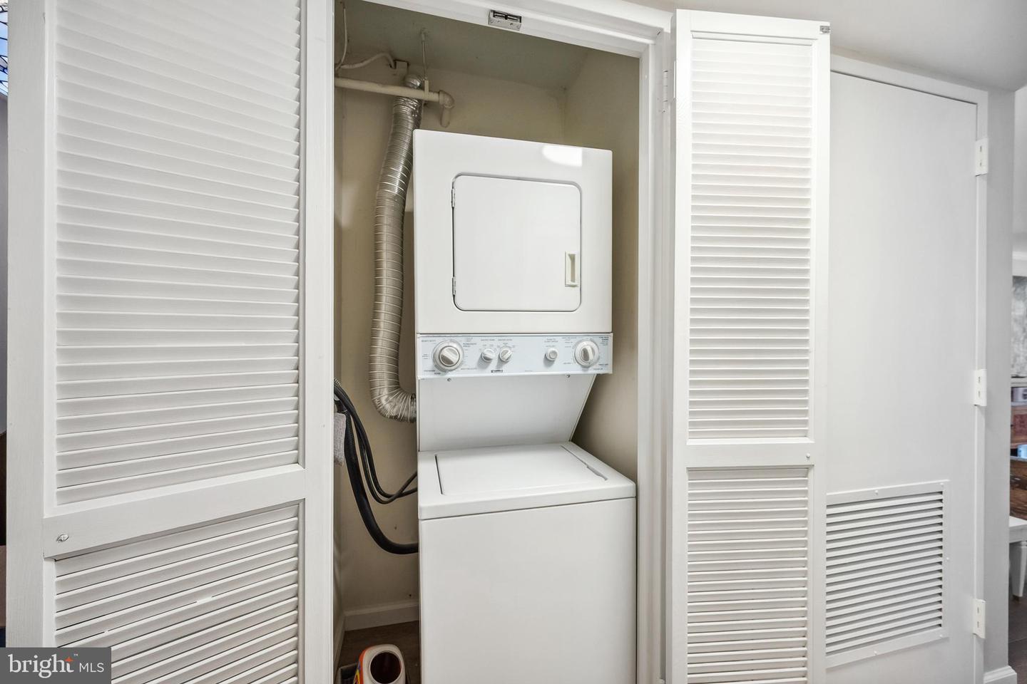 1808 OLD MEADOW RD #906, MCLEAN, Virginia 22102, 2 Bedrooms Bedrooms, ,2 BathroomsBathrooms,Residential,For sale,1808 OLD MEADOW RD #906,VAFX2291340 MLS # VAFX2291340 1808 OLD MEADOW RD #906, MCLEAN, Virginia 22102, 2 Bedrooms Bedrooms, ,2 BathroomsBathrooms,Residential,For sale,1808 OLD MEADOW RD #906,VAFX2291340 MLS # VAFX2291340