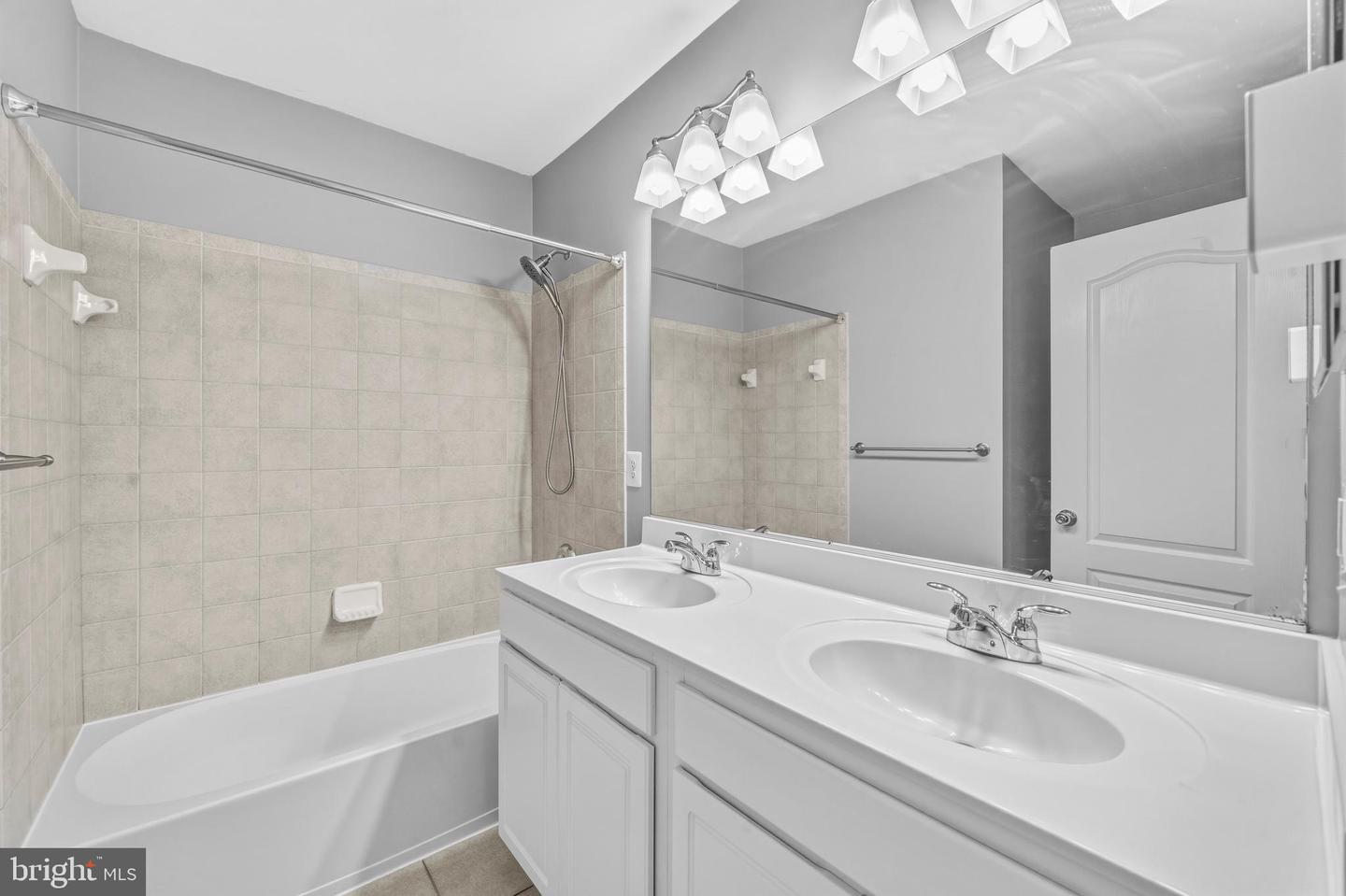 4110 POTOMAC HIGHLANDS CIR, TRIANGLE, Virginia 22172, 3 Bedrooms Bedrooms, ,2 BathroomsBathrooms,Residential,For sale,4110 POTOMAC HIGHLANDS CIR,VAPW2112596 MLS # VAPW2112596