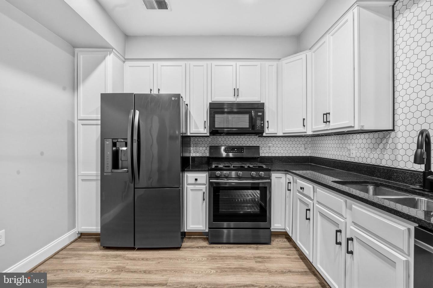 4110 POTOMAC HIGHLANDS CIR, TRIANGLE, Virginia 22172, 3 Bedrooms Bedrooms, ,2 BathroomsBathrooms,Residential,For sale,4110 POTOMAC HIGHLANDS CIR,VAPW2112596 MLS # VAPW2112596