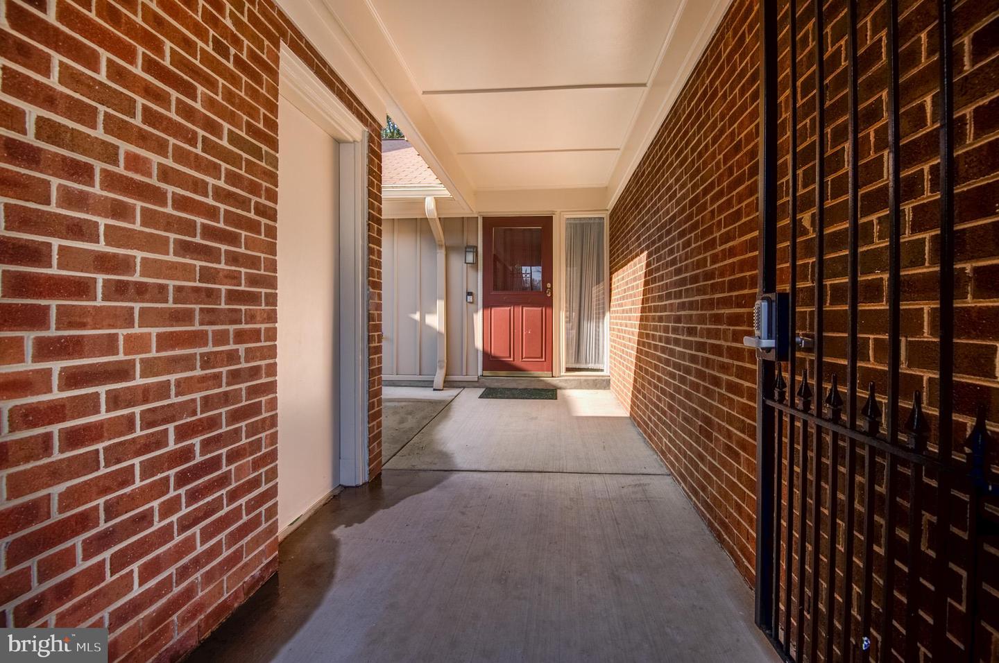 2800 OAKTON MANOR CT, OAKTON, Virginia 22124, 3 Bedrooms Bedrooms, ,3 BathroomsBathrooms,Residential,For sale,2800 OAKTON MANOR CT,VAFX2291404 MLS # VAFX2291404 2800 OAKTON MANOR CT, OAKTON, Virginia 22124, 3 Bedrooms Bedrooms, ,3 BathroomsBathrooms,Residential,For sale,2800 OAKTON MANOR CT,VAFX2291404 MLS # VAFX2291404