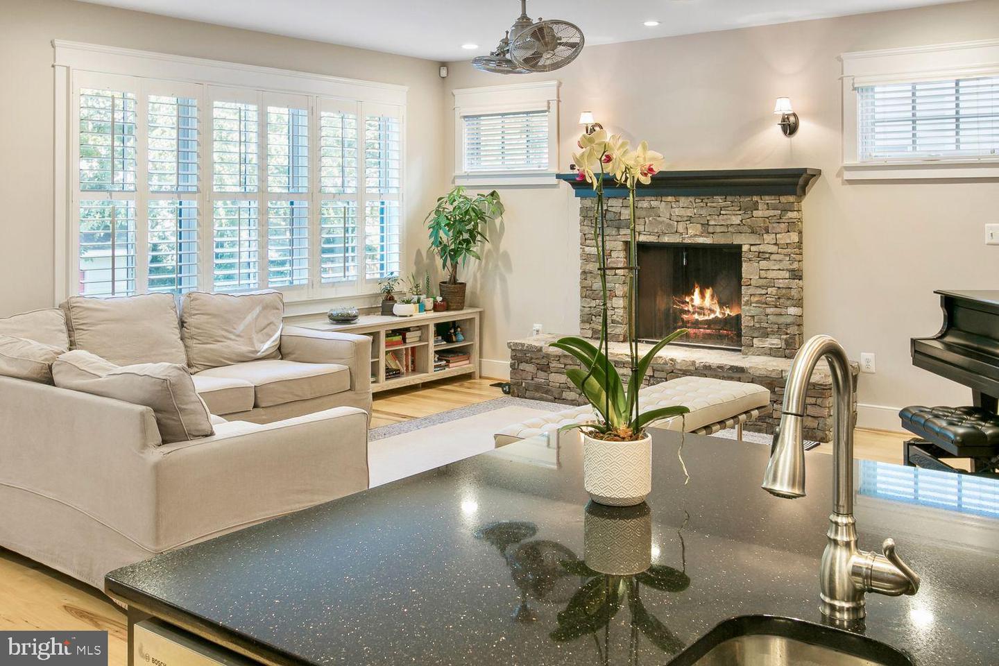 1005-A LINCOLN AVE, FALLS CHURCH, Virginia 22046, 5 Bedrooms Bedrooms, 22 Rooms Rooms,4 BathroomsBathrooms,Residential,For sale,1005-A LINCOLN AVE,VAFA2003582 MLS # VAFA2003582