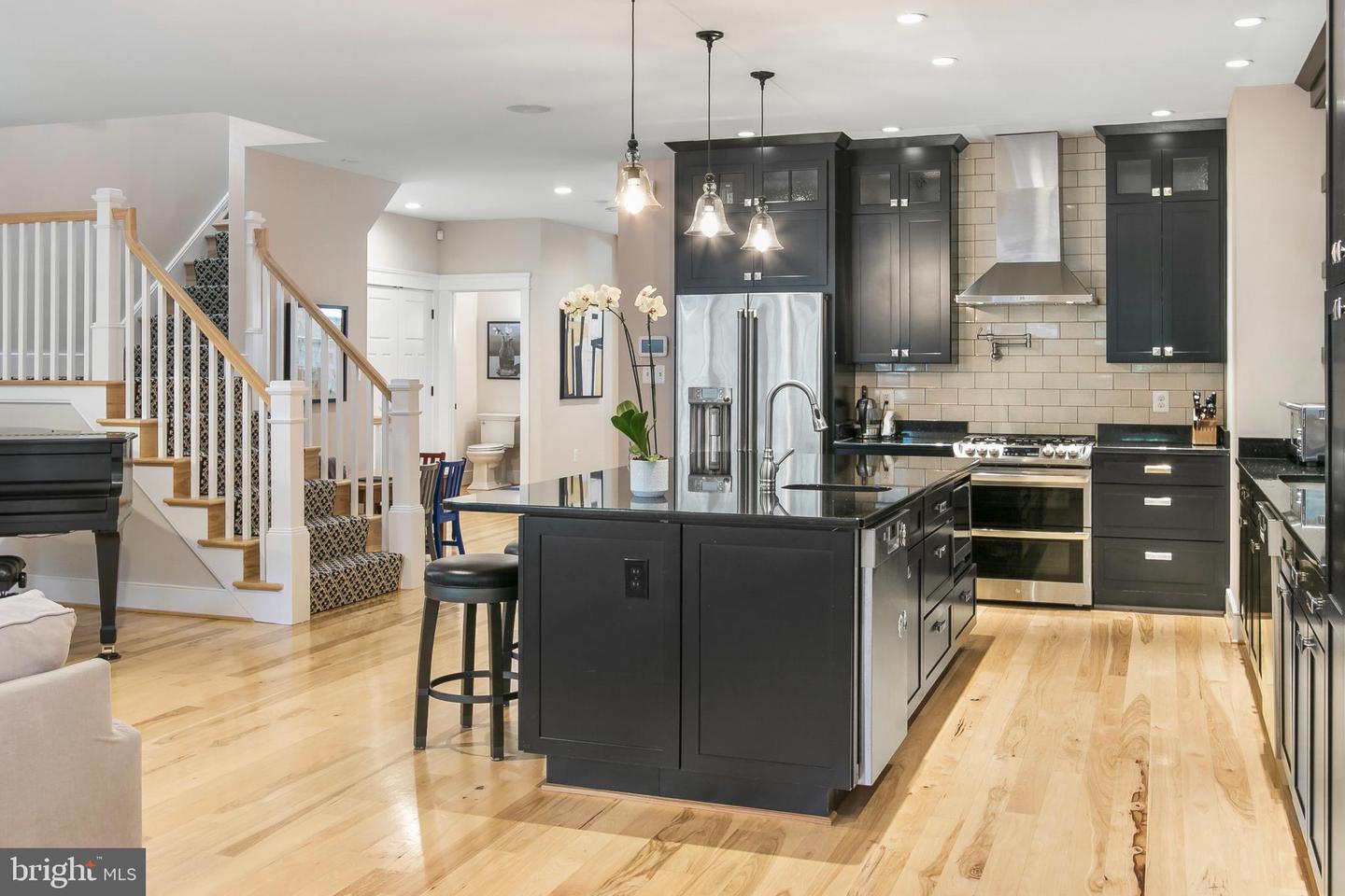 1005-A LINCOLN AVE, FALLS CHURCH, Virginia 22046, 5 Bedrooms Bedrooms, 22 Rooms Rooms,4 BathroomsBathrooms,Residential,For sale,1005-A LINCOLN AVE,VAFA2003582 MLS # VAFA2003582