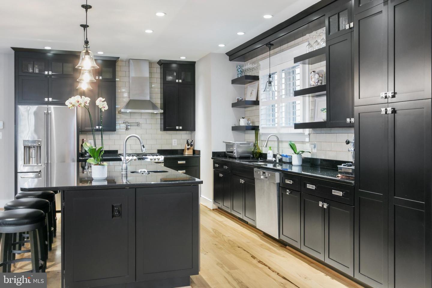 1005-A LINCOLN AVE, FALLS CHURCH, Virginia 22046, 5 Bedrooms Bedrooms, 22 Rooms Rooms,4 BathroomsBathrooms,Residential,For sale,1005-A LINCOLN AVE,VAFA2003582 MLS # VAFA2003582