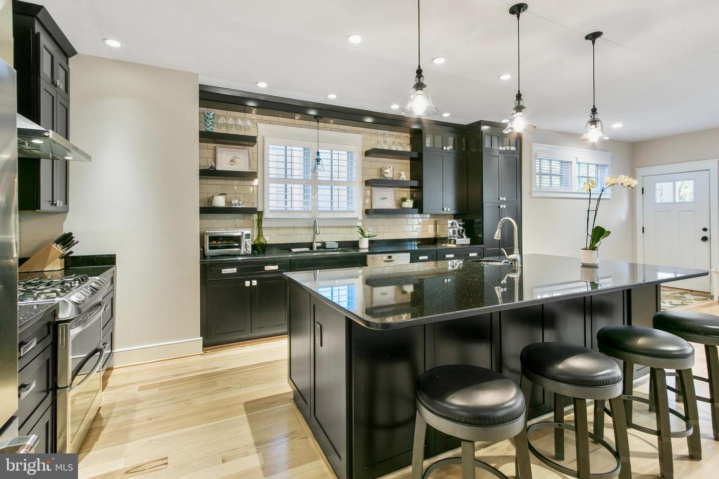 1005-A LINCOLN AVE, FALLS CHURCH, Virginia 22046, 5 Bedrooms Bedrooms, 22 Rooms Rooms,4 BathroomsBathrooms,Residential,For sale,1005-A LINCOLN AVE,VAFA2003582 MLS # VAFA2003582