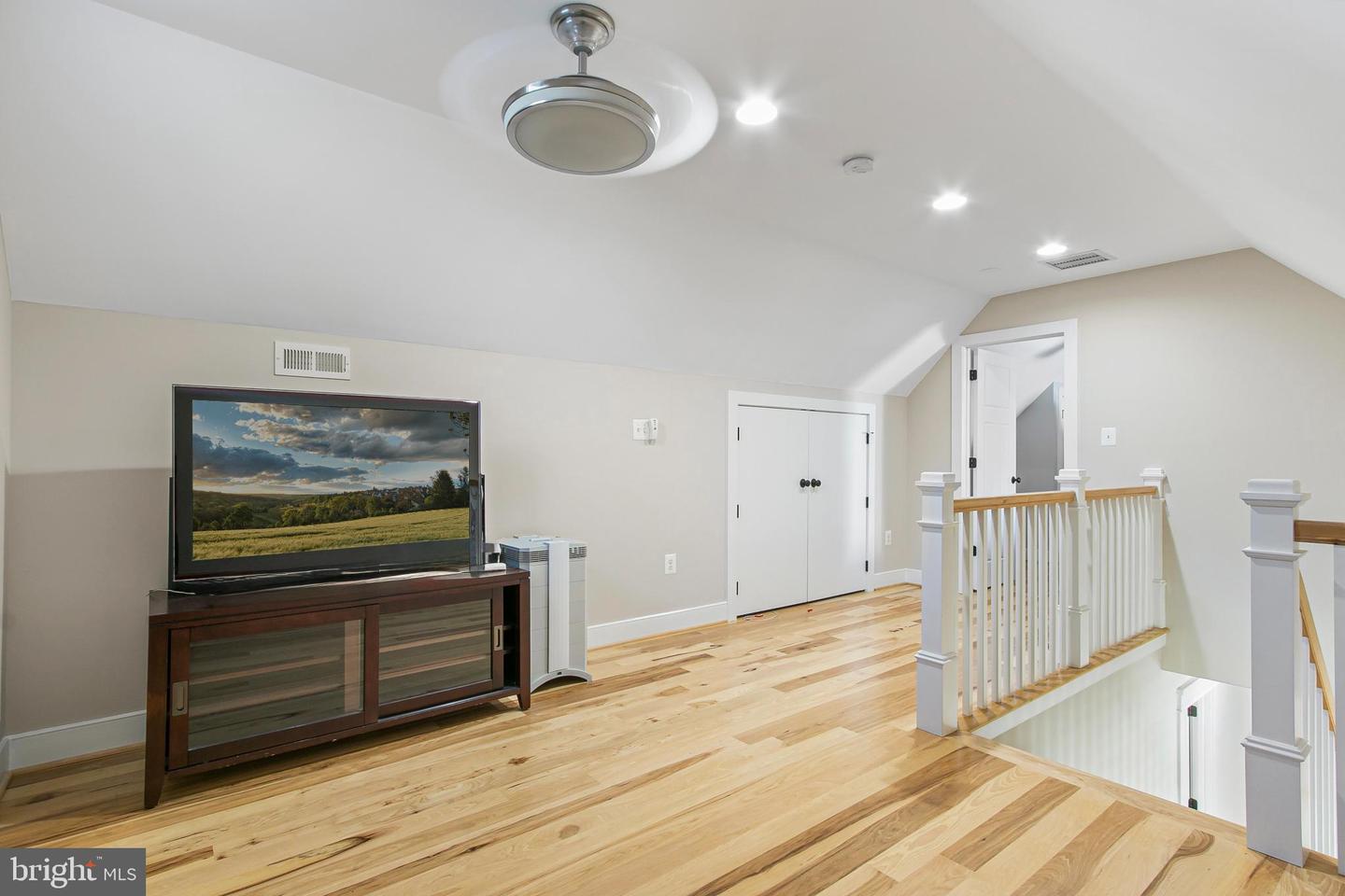 1005-A LINCOLN AVE, FALLS CHURCH, Virginia 22046, 5 Bedrooms Bedrooms, 22 Rooms Rooms,4 BathroomsBathrooms,Residential,For sale,1005-A LINCOLN AVE,VAFA2003582 MLS # VAFA2003582