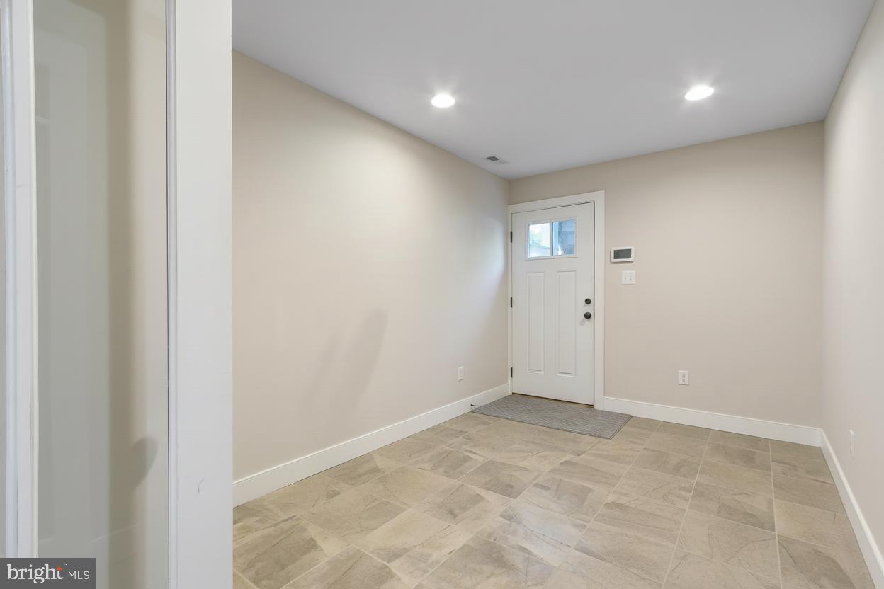 1005-A LINCOLN AVE, FALLS CHURCH, Virginia 22046, 5 Bedrooms Bedrooms, 22 Rooms Rooms,4 BathroomsBathrooms,Residential,For sale,1005-A LINCOLN AVE,VAFA2003582 MLS # VAFA2003582