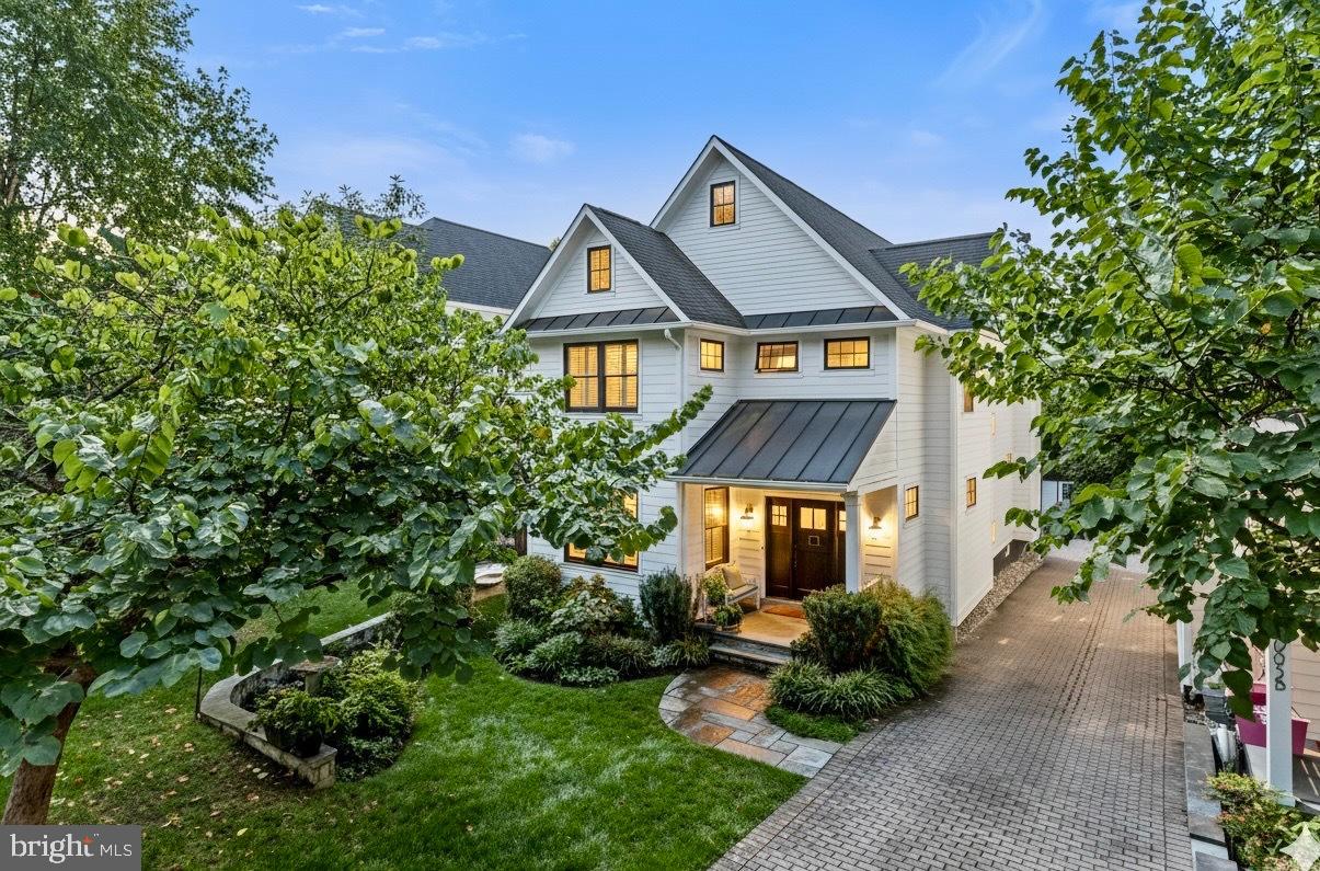 1005-A LINCOLN AVE, FALLS CHURCH, Virginia 22046, 5 Bedrooms Bedrooms, 22 Rooms Rooms,4 BathroomsBathrooms,Residential,For sale,1005-A LINCOLN AVE,VAFA2003582 MLS # VAFA2003582