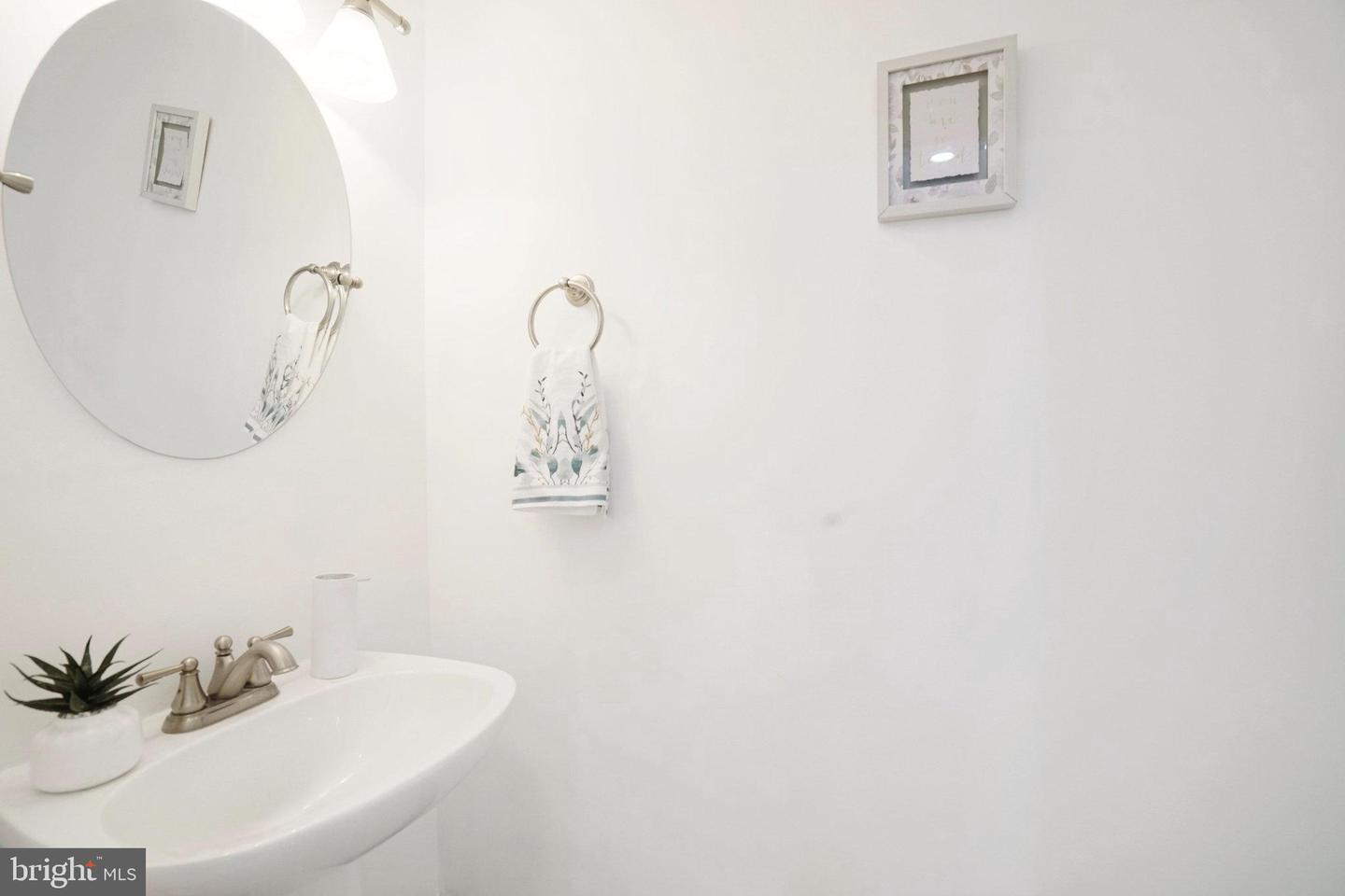 3834 ELBERT, ALEXANDRIA, Virginia 22305, 3 Bedrooms Bedrooms, ,2 BathroomsBathrooms,Residential,For sale,3834 ELBERT,VAAX2054258 MLS # VAAX2054258