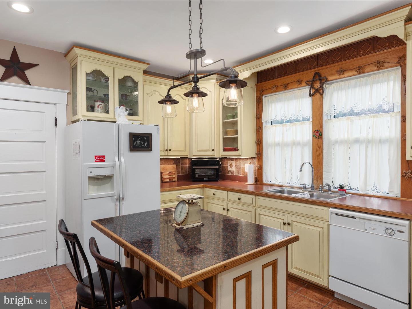 131 CAPON ST, STRASBURG, Virginia 22657, 3 Bedrooms Bedrooms, ,1 BathroomBathrooms,Residential,For sale,131 CAPON ST,VASH2013614 MLS # VASH2013614