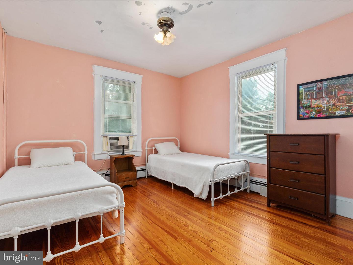 131 CAPON ST, STRASBURG, Virginia 22657, 3 Bedrooms Bedrooms, ,1 BathroomBathrooms,Residential,For sale,131 CAPON ST,VASH2013614 MLS # VASH2013614