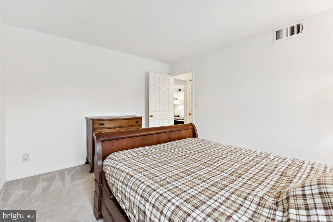 529 BASHFORD LN #1, ALEXANDRIA, Virginia 22314, 1 Bedroom Bedrooms, ,1 BathroomBathrooms,Residential,For sale,529 BASHFORD LN #1,VAAX2054274 MLS # VAAX2054274