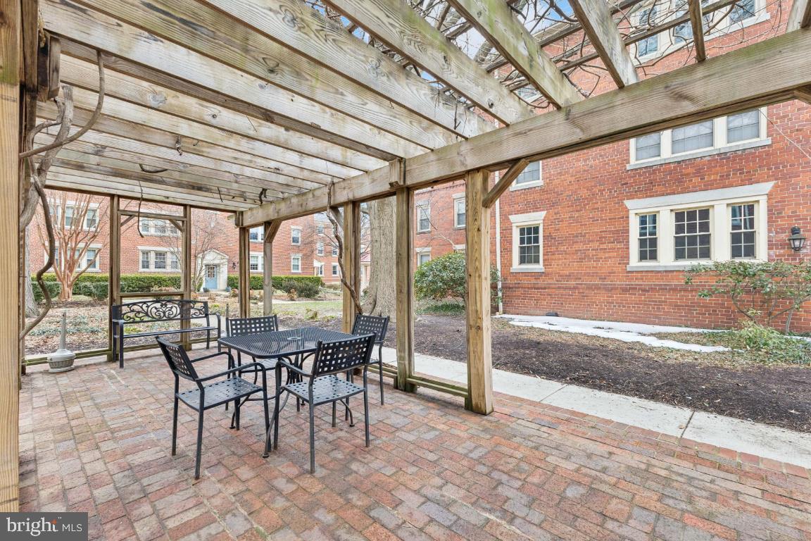 529 BASHFORD LN #1, ALEXANDRIA, Virginia 22314, 1 Bedroom Bedrooms, ,1 BathroomBathrooms,Residential,For sale,529 BASHFORD LN #1,VAAX2054274 MLS # VAAX2054274