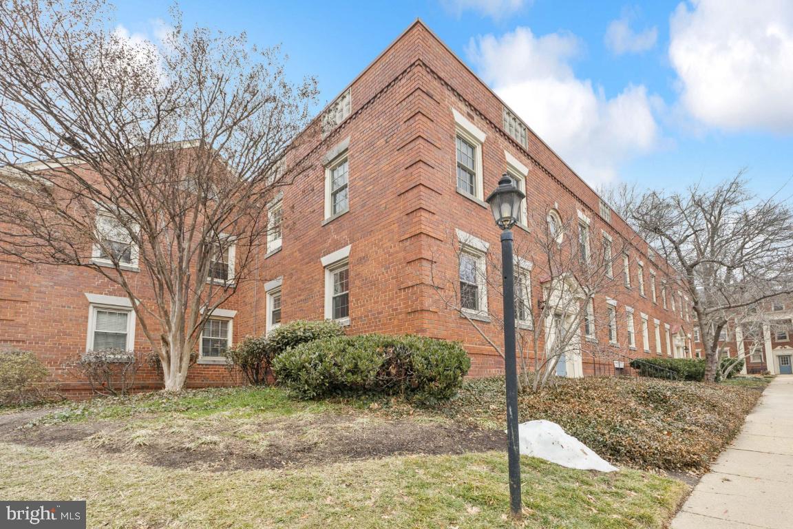 529 BASHFORD LN #1, ALEXANDRIA, Virginia 22314, 1 Bedroom Bedrooms, ,1 BathroomBathrooms,Residential,For sale,529 BASHFORD LN #1,VAAX2054274 MLS # VAAX2054274