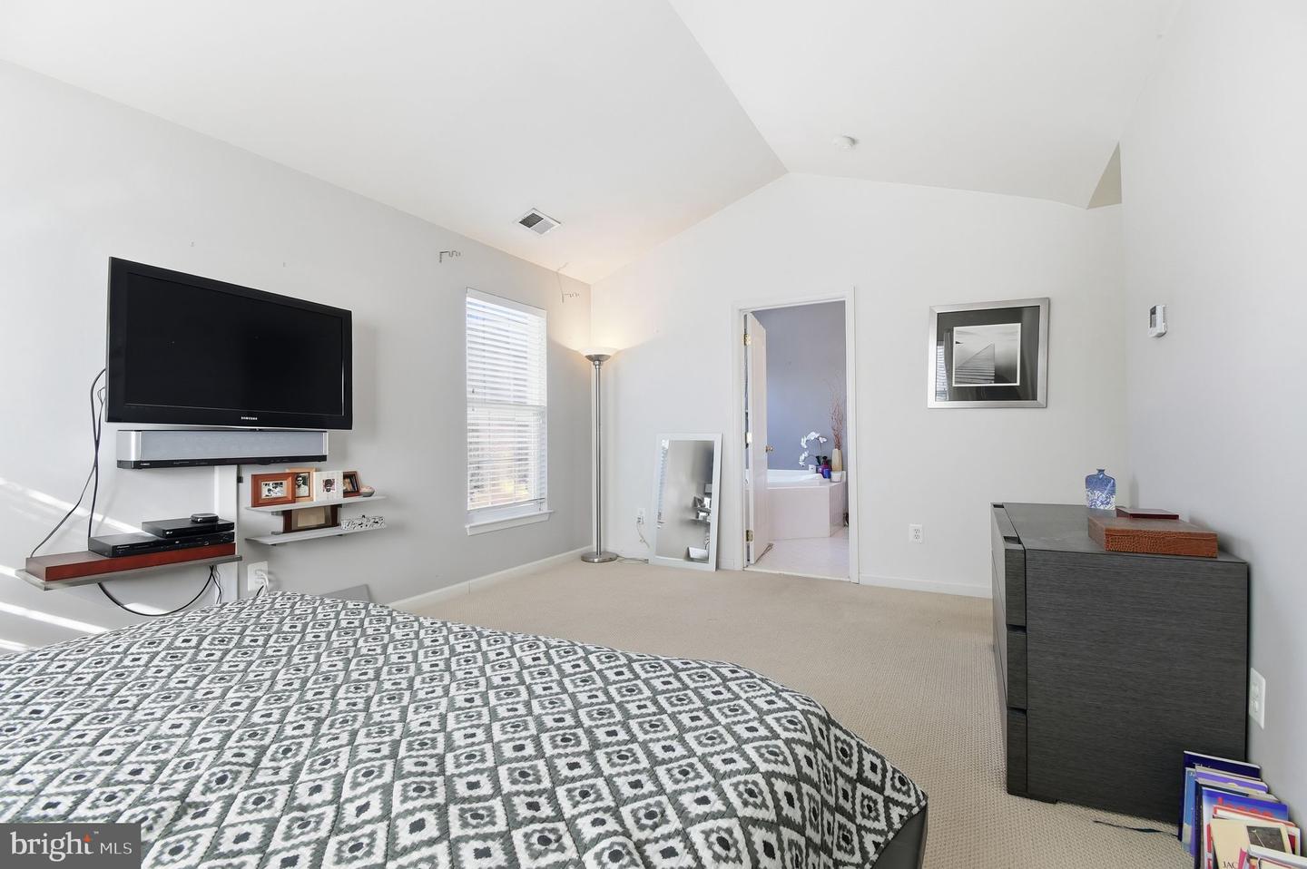 43592 DUNHILL CUP SQ, ASHBURN, Virginia 20147, 3 Bedrooms Bedrooms, ,2 BathroomsBathrooms,Residential,For sale,43592 DUNHILL CUP SQ,VALO2116208 MLS # VALO2116208