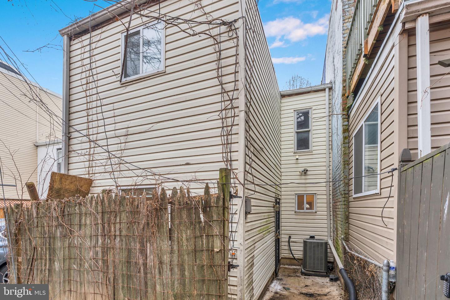 1408 3RD ST NW, WASHINGTON, District Of Columbia 20001, 3 Bedrooms Bedrooms, ,1 BathroomBathrooms,Residential,For sale,1408 3RD ST NW,DCDC2246804 MLS # DCDC2246804