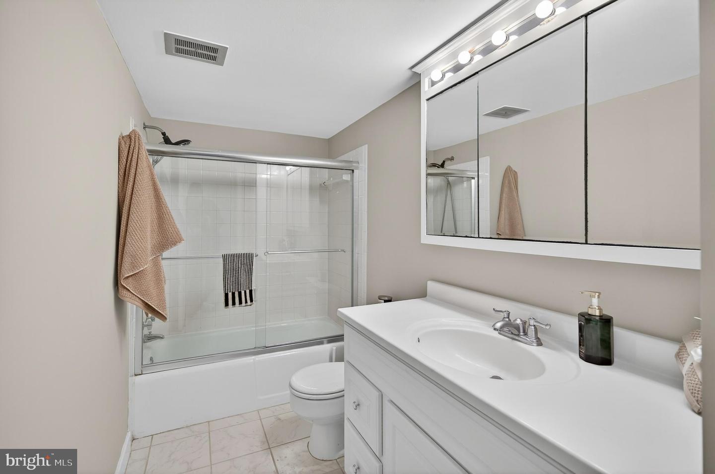 1526 NORTHGATE SQ #11, RESTON, Virginia 20190, 3 Bedrooms Bedrooms, 5 Rooms Rooms,2 BathroomsBathrooms,Residential,For sale,1526 NORTHGATE SQ #11,VAFX2291490 MLS # VAFX2291490