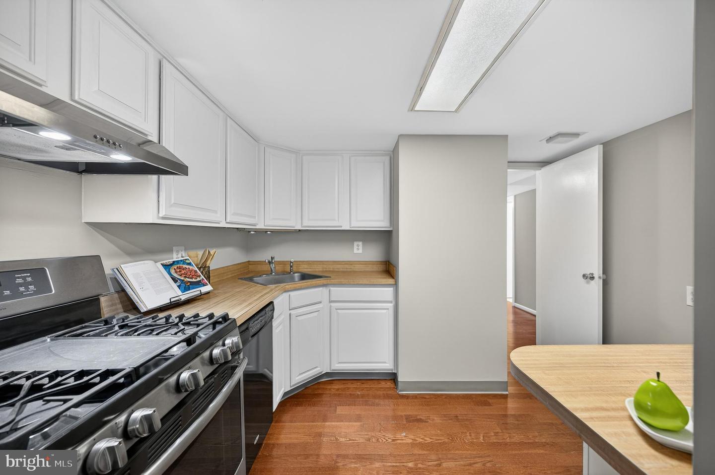 1526 NORTHGATE SQ #11, RESTON, Virginia 20190, 3 Bedrooms Bedrooms, 5 Rooms Rooms,2 BathroomsBathrooms,Residential,For sale,1526 NORTHGATE SQ #11,VAFX2291490 MLS # VAFX2291490