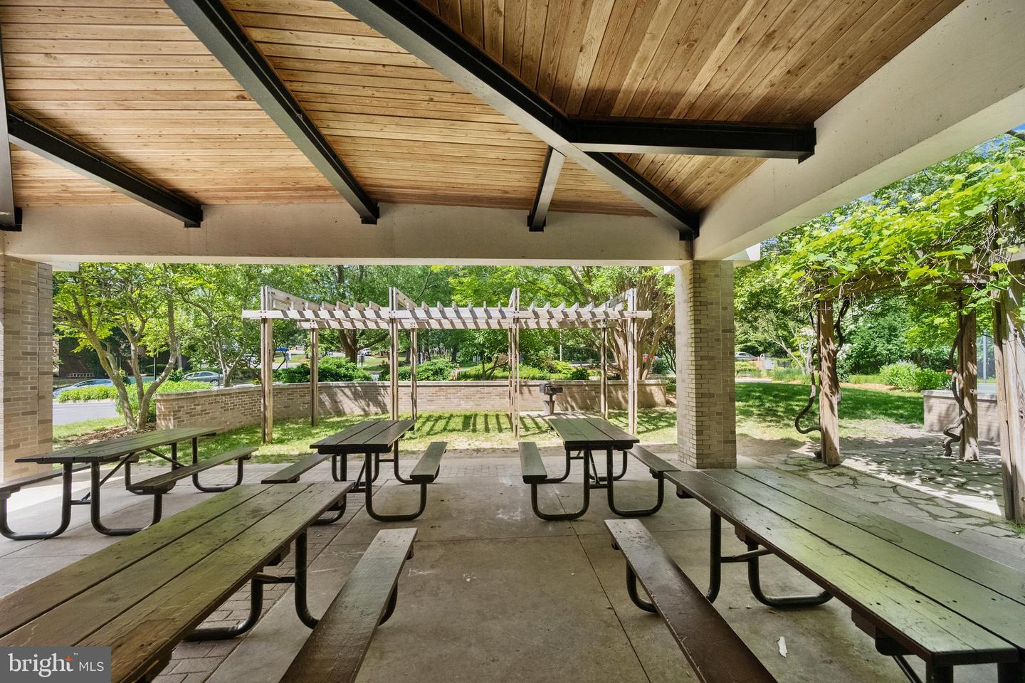 1526 NORTHGATE SQ #11, RESTON, Virginia 20190, 3 Bedrooms Bedrooms, 5 Rooms Rooms,2 BathroomsBathrooms,Residential,For sale,1526 NORTHGATE SQ #11,VAFX2291490 MLS # VAFX2291490