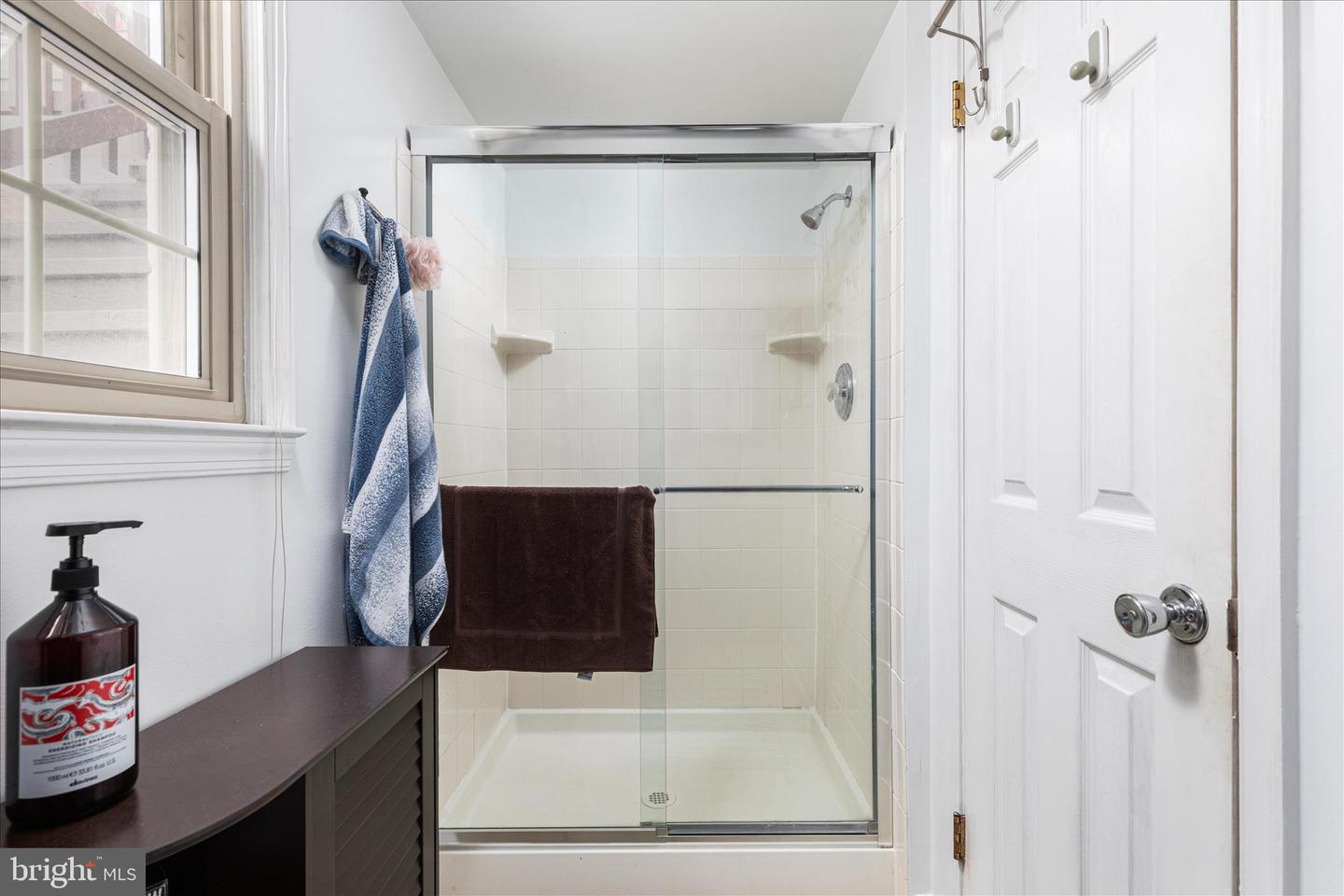 2912 WOODBURN CT, WOODBRIDGE, Virginia 22192, 4 Bedrooms Bedrooms, ,3 BathroomsBathrooms,Residential,For sale,2912 WOODBURN CT,VAPW2112676 MLS # VAPW2112676