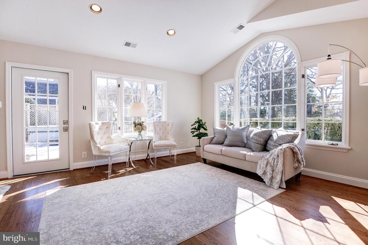 8017 ILIFF DR, DUNN LORING, Virginia 22027, 4 Bedrooms Bedrooms, ,3 BathroomsBathrooms,Residential,For sale,8017 ILIFF DR,VAFX2291542 MLS # VAFX2291542