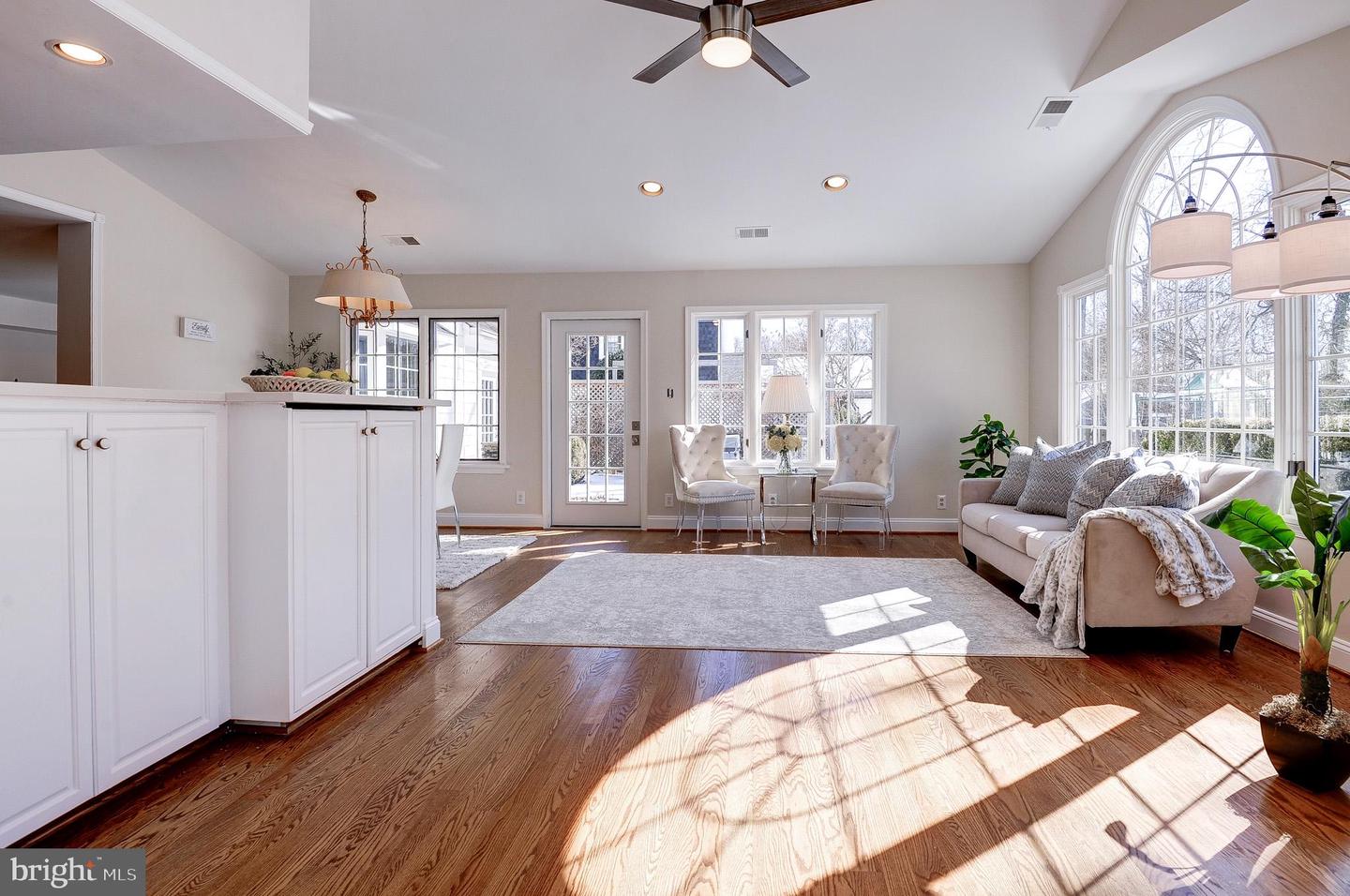 8017 ILIFF DR, DUNN LORING, Virginia 22027, 4 Bedrooms Bedrooms, ,3 BathroomsBathrooms,Residential,For sale,8017 ILIFF DR,VAFX2291542 MLS # VAFX2291542