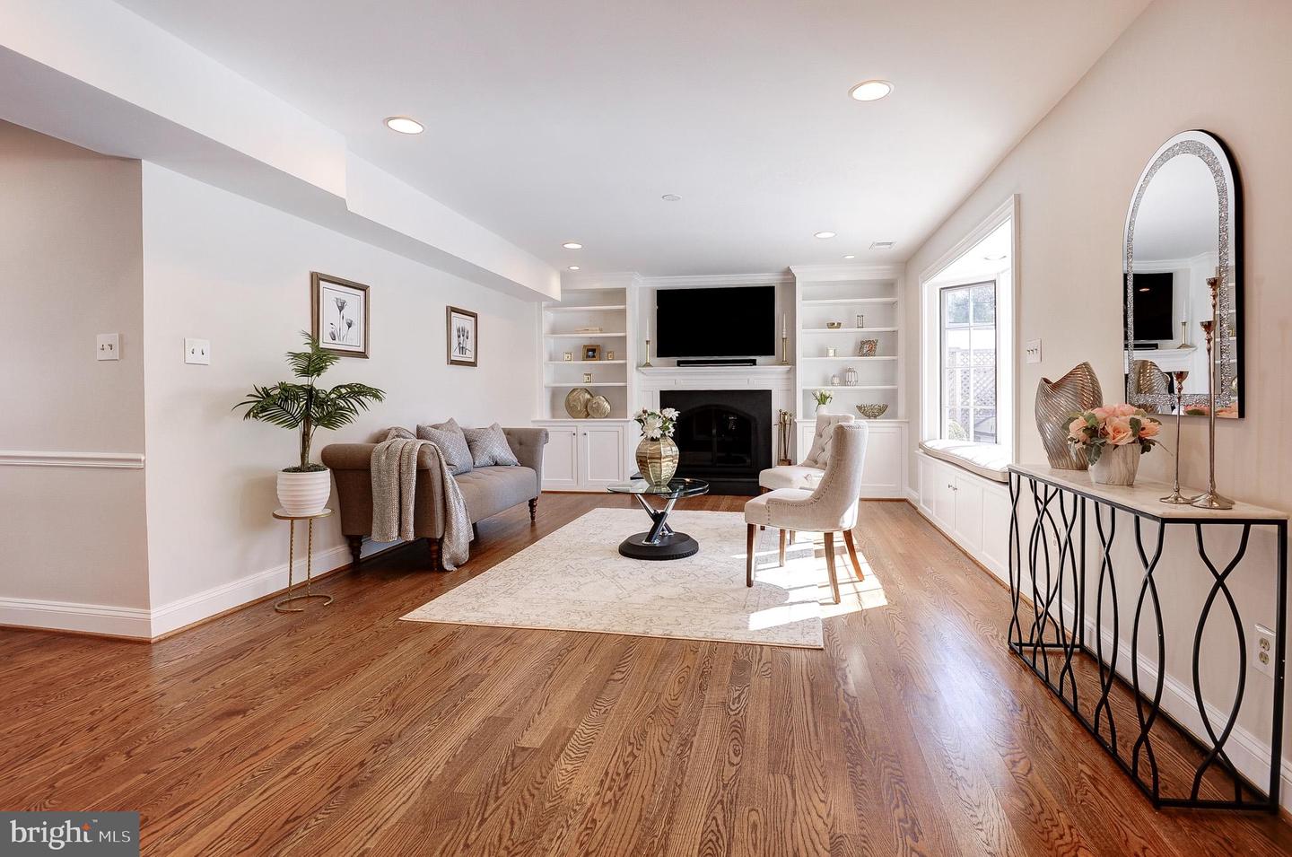 8017 ILIFF DR, DUNN LORING, Virginia 22027, 4 Bedrooms Bedrooms, ,3 BathroomsBathrooms,Residential,For sale,8017 ILIFF DR,VAFX2291542 MLS # VAFX2291542