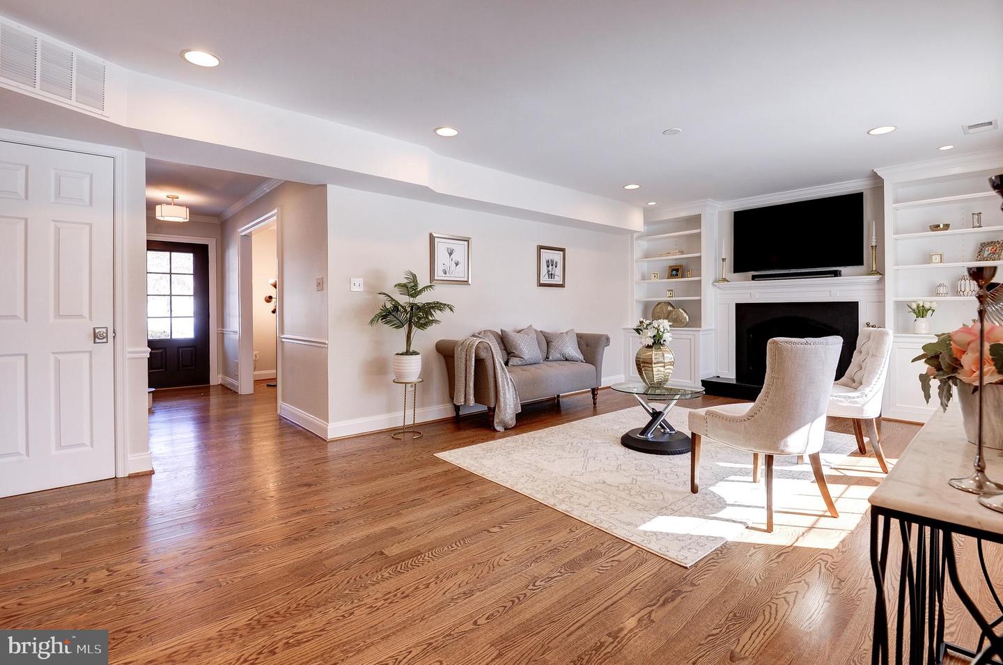 8017 ILIFF DR, DUNN LORING, Virginia 22027, 4 Bedrooms Bedrooms, ,3 BathroomsBathrooms,Residential,For sale,8017 ILIFF DR,VAFX2291542 MLS # VAFX2291542